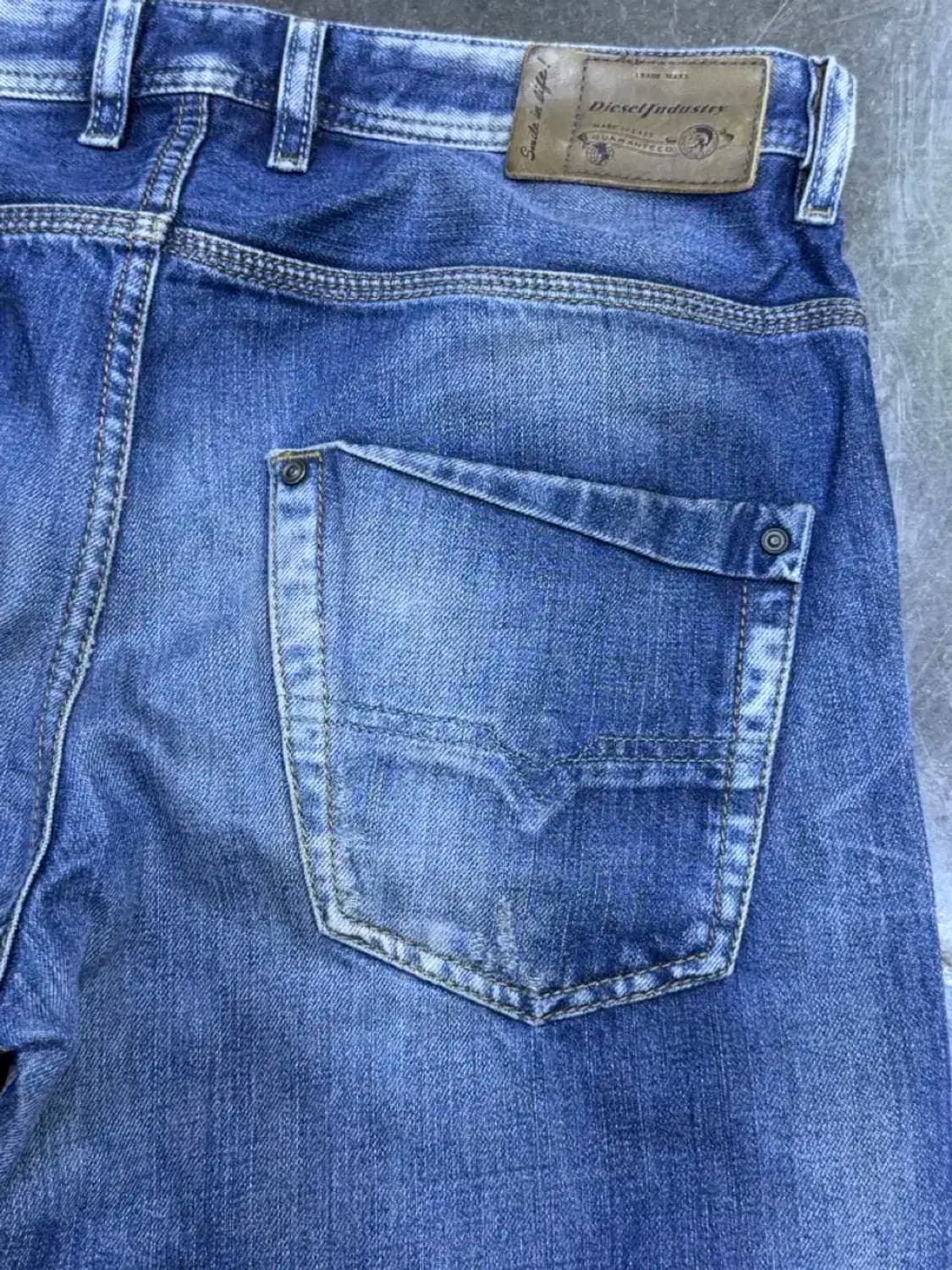 디젤 크룰리 빈티지 워싱 데미지 레귤러 슬림 데님팬츠 32 상품이미지6