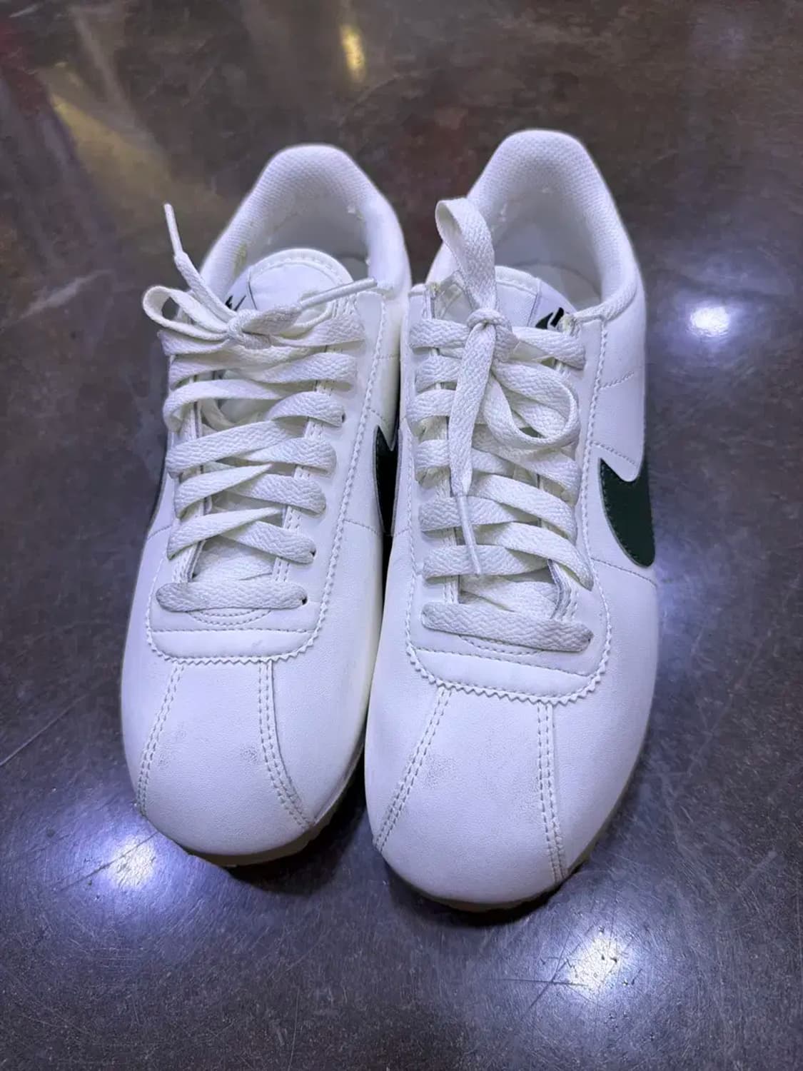 나이키 코르테즈 우먼스 화이트 그린 검 스니커즈 240 상품이미지2