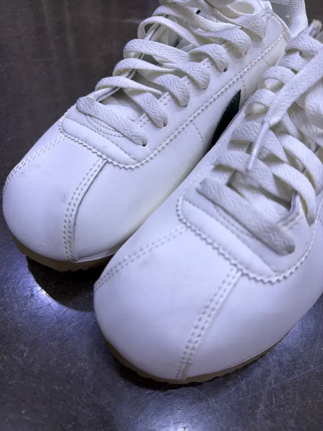 나이키 코르테즈 우먼스 화이트 그린 검 스니커즈 240 상품이미지3