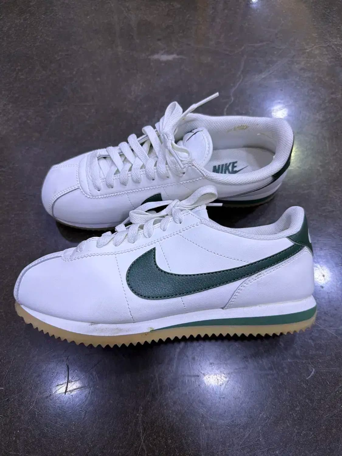 나이키 코르테즈 우먼스 화이트 그린 검 스니커즈 240 상품이미지6