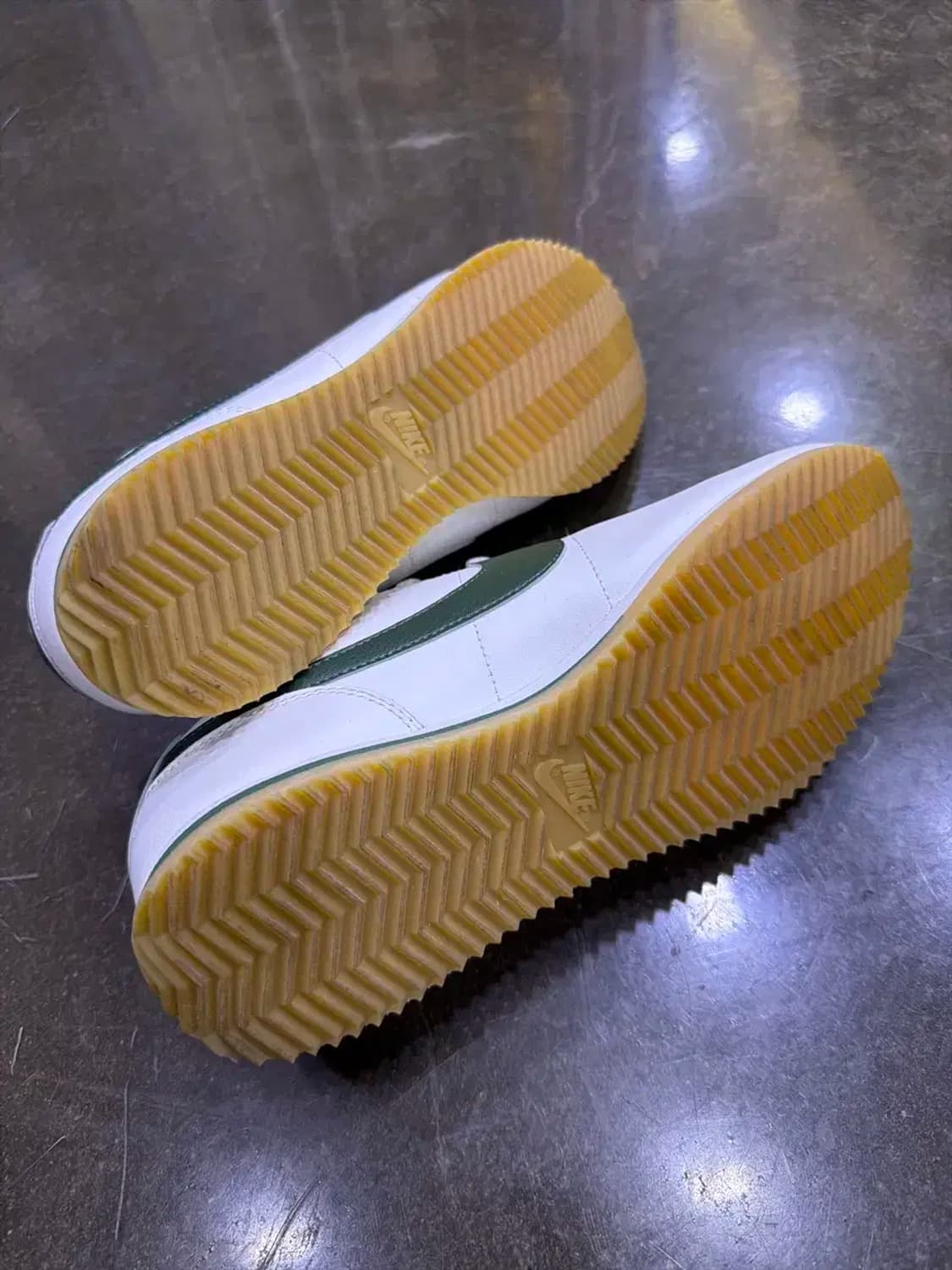 나이키 코르테즈 우먼스 화이트 그린 검 스니커즈 240 상품이미지8