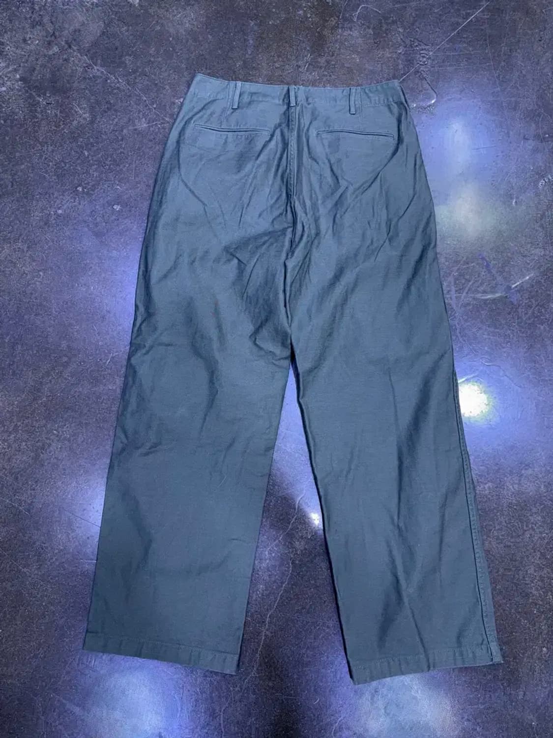 무신사스탠다드 백사틴 와이드 오피서 팬츠 카키 31 상품이미지5