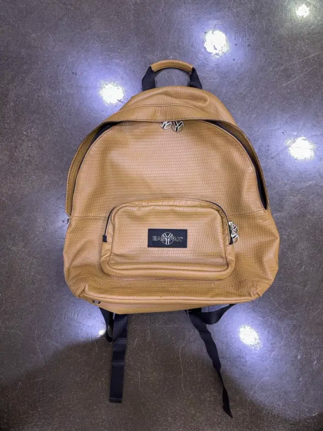 이스트팩 x 가스파드 유키에비치 레더 백팩 상품이미지2