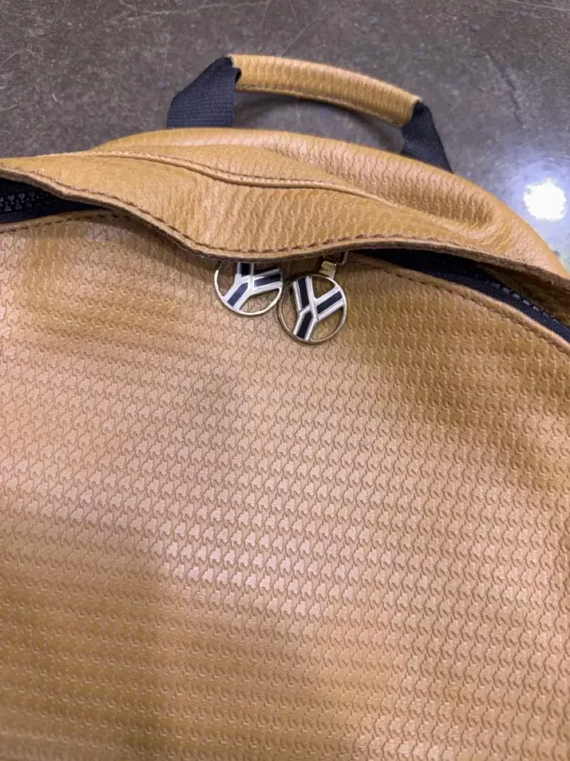 이스트팩 x 가스파드 유키에비치 레더 백팩 상품이미지5