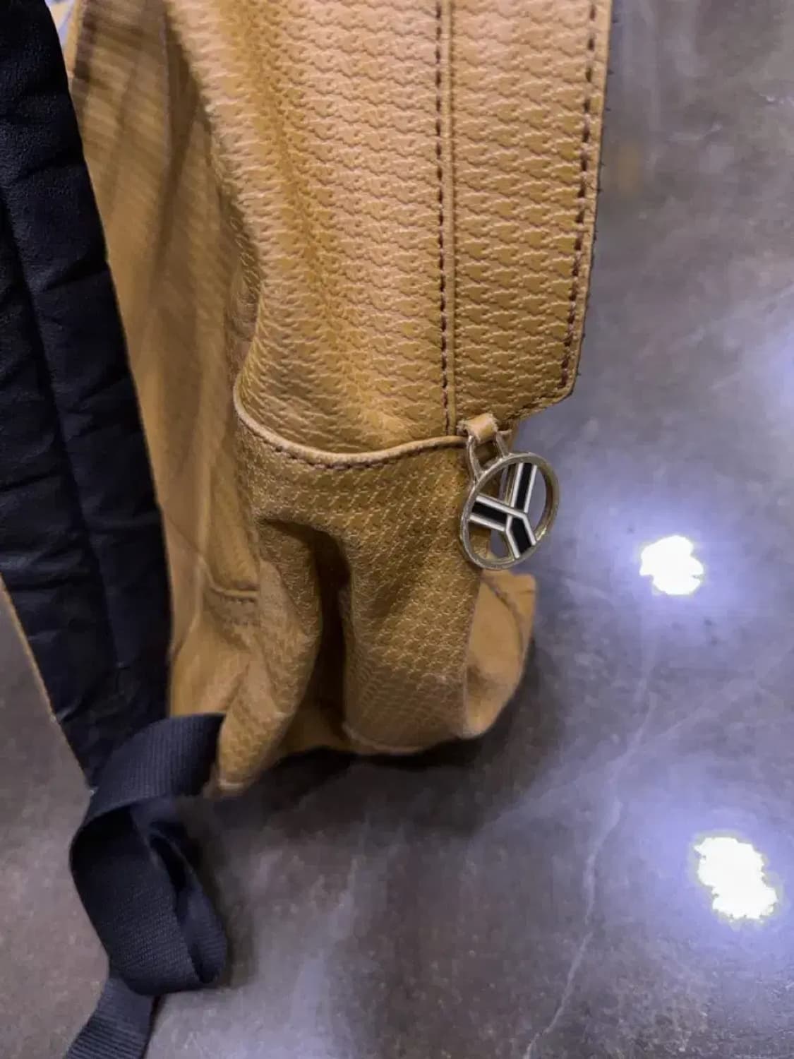 이스트팩 x 가스파드 유키에비치 레더 백팩 상품이미지8