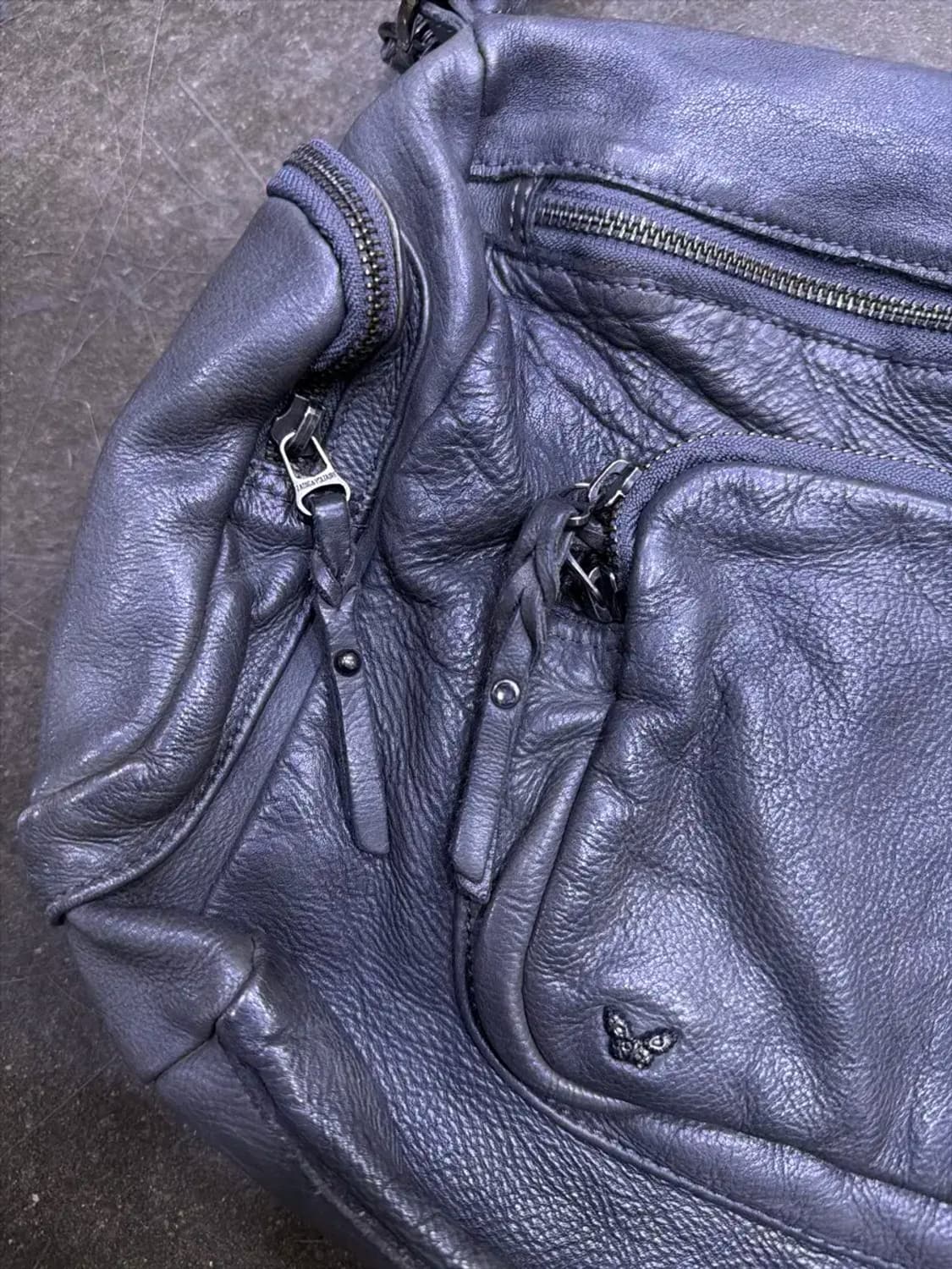 쟈딕앤볼테르 멀티 포켓 유틸리티 레더 그레이 숄더 크로스백 상품이미지4