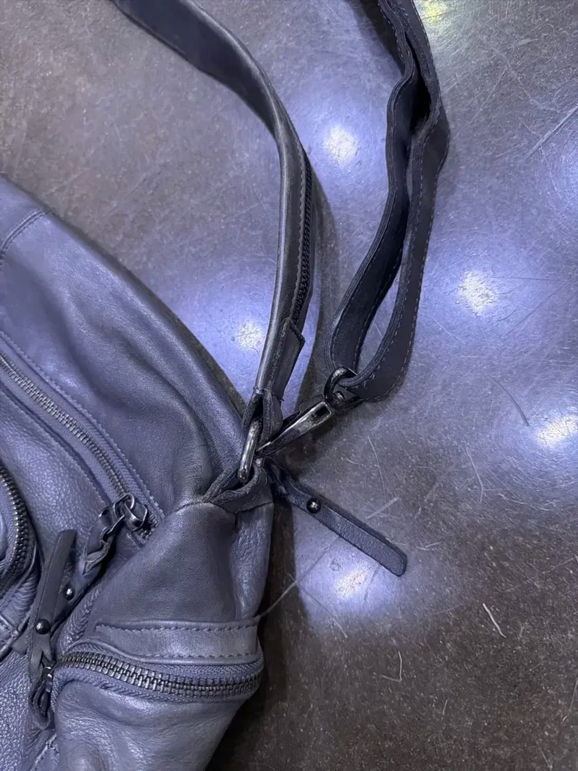 쟈딕앤볼테르 멀티 포켓 유틸리티 레더 그레이 숄더 크로스백 상품이미지7