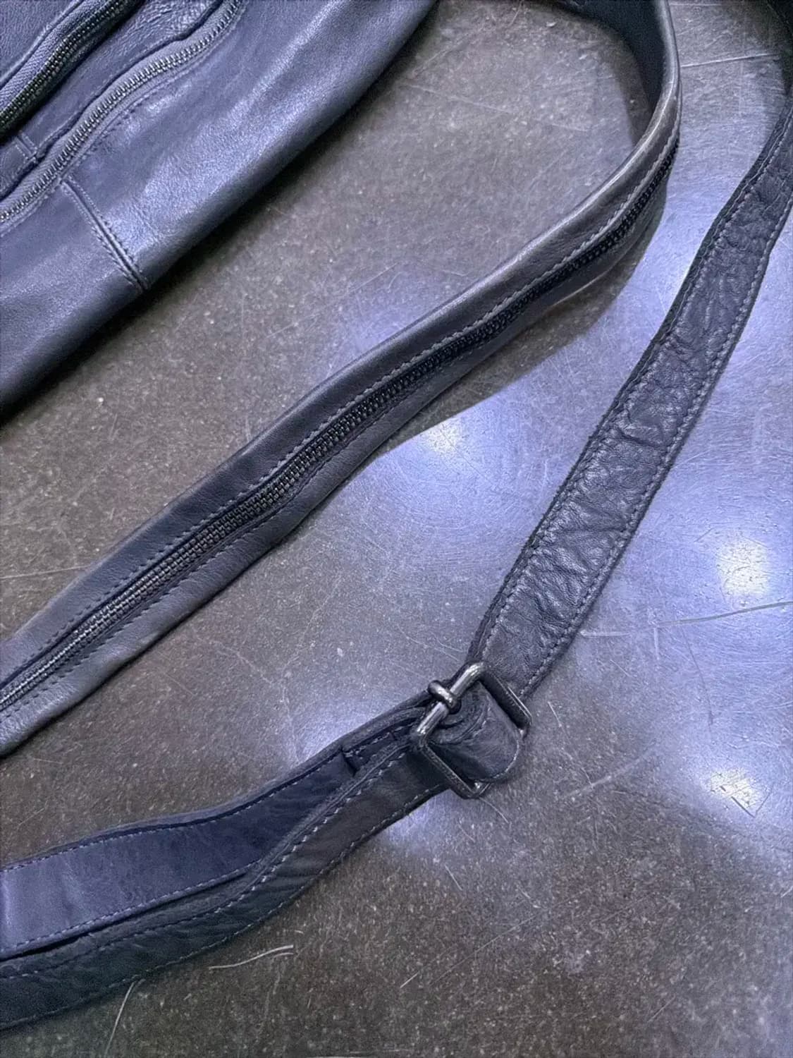 쟈딕앤볼테르 멀티 포켓 유틸리티 레더 그레이 숄더 크로스백 상품이미지8