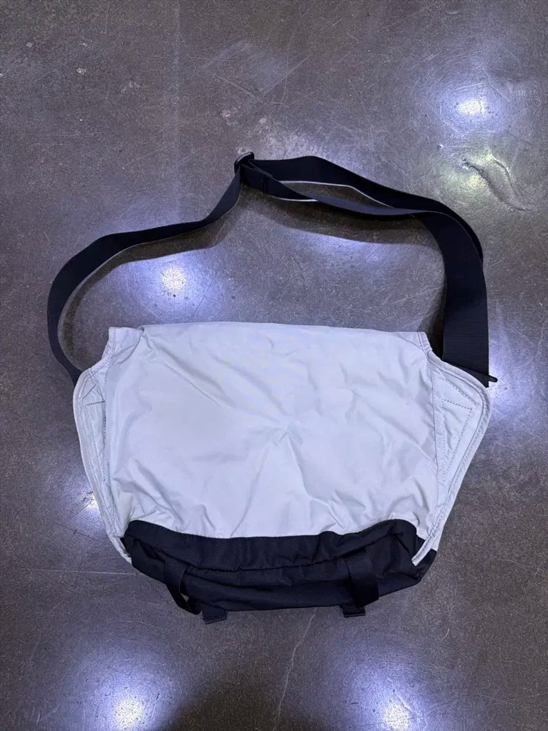 나이키 메신저백 화이트 블랙 오렌지 포인트 크로스백 상품이미지2