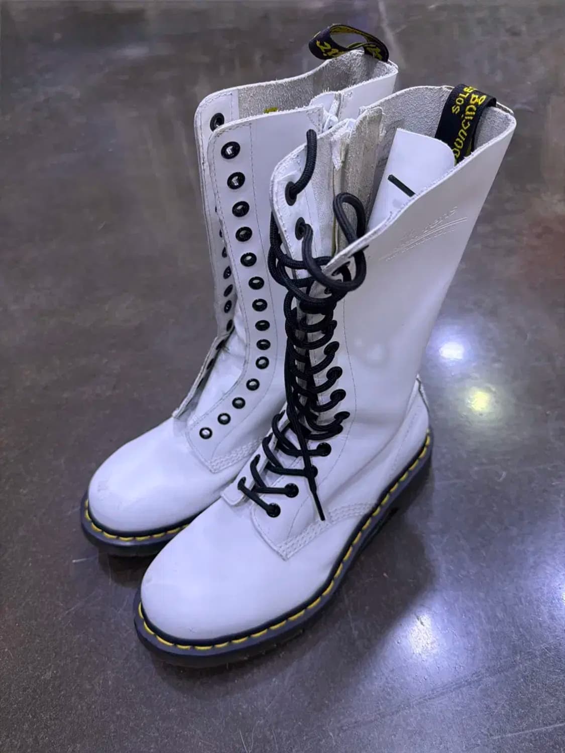 닥터마틴 1914W 14홀 지퍼 부츠 워커 화이트 250 상품이미지1