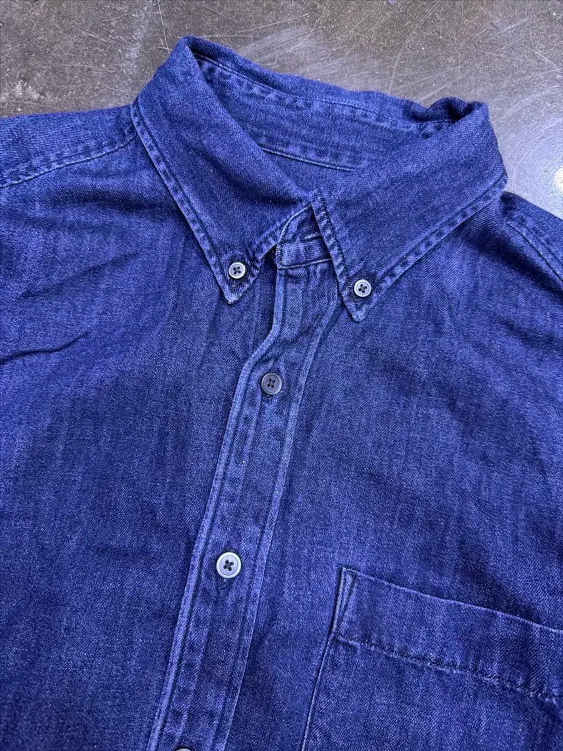 유니클로 포켓 버튼다운 캐쥬얼 데님셔츠 딥인디고 XL 상품이미지3