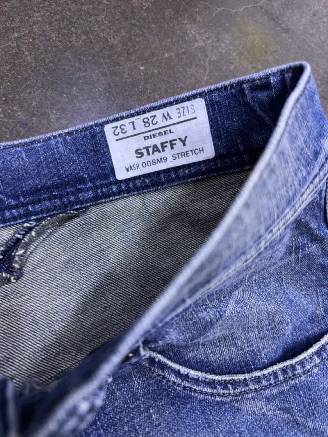 디젤 Staffy 스태피 레귤러 테이퍼드핏 빈티지 데님팬츠 28 상품이미지9