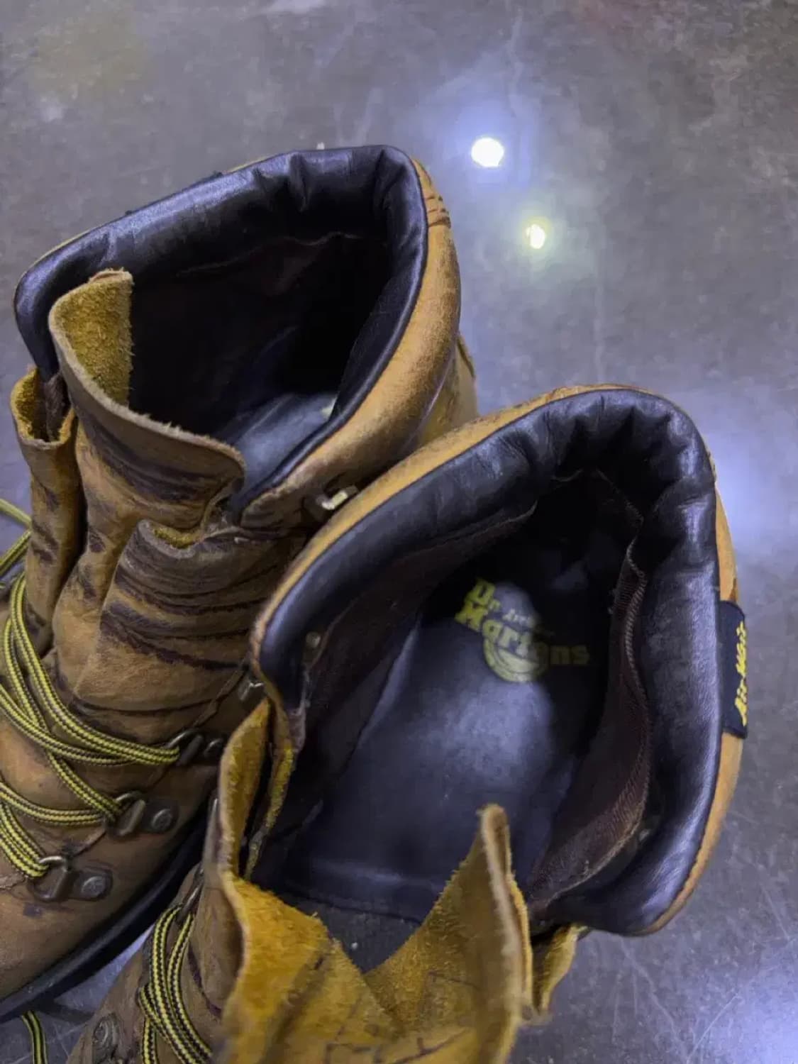 닥터마틴 홀트 하이킹 트래킹 워커 워크 부츠 250 상품이미지9