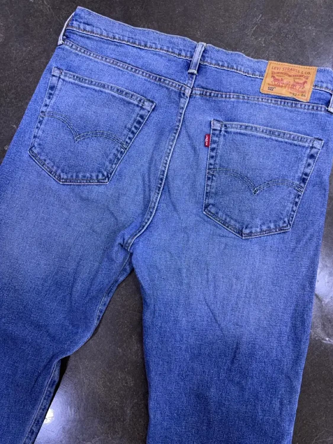 리바이스 522 슬림 테이퍼드핏 중청 워싱 데님팬츠 36 상품이미지6
