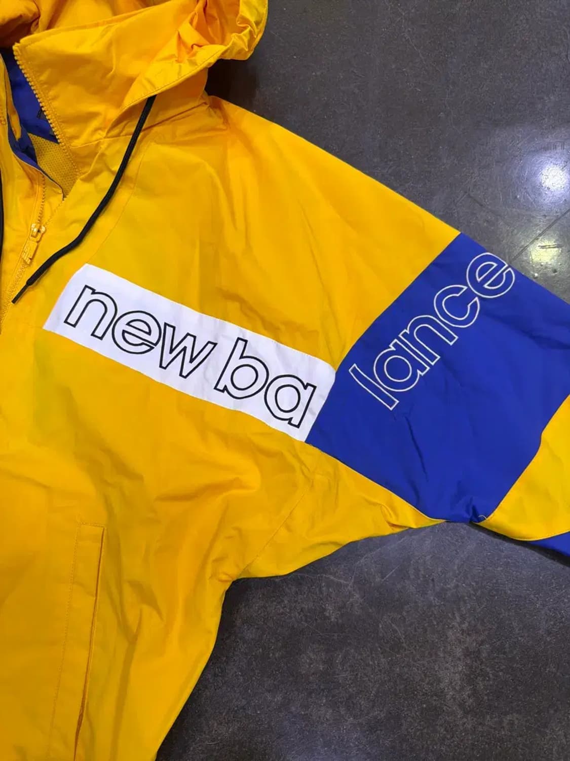 뉴발란스 레트로 배색 바람막이 옐로우 블루 L 상품이미지5