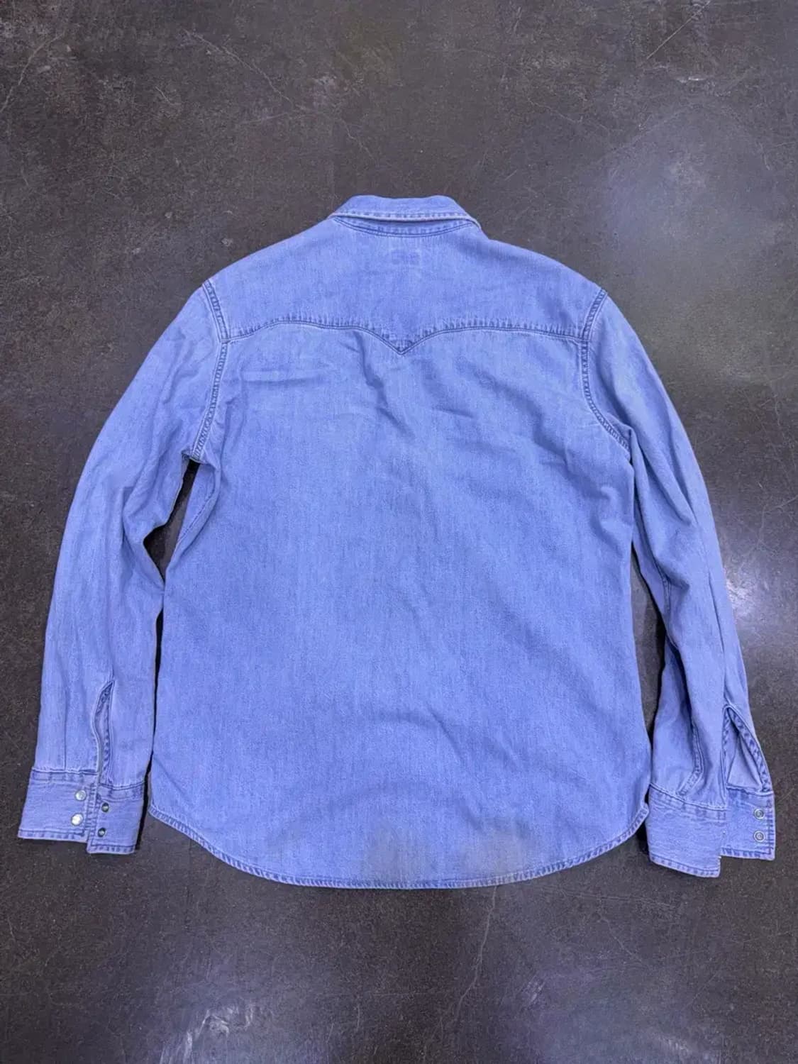 리바이스 빈티지 워싱 웨스턴 스탠다드핏 데님셔츠 M 상품이미지2
