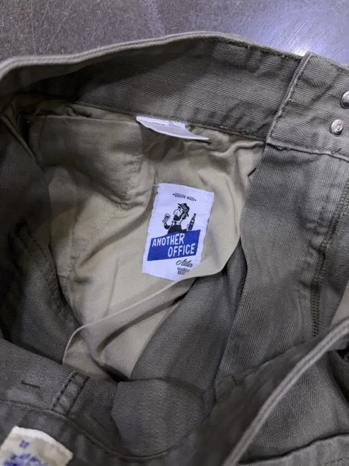 어나더오피스 헤링본 핀턱 오피서 팬츠 올리브 1사이즈 상품이미지10