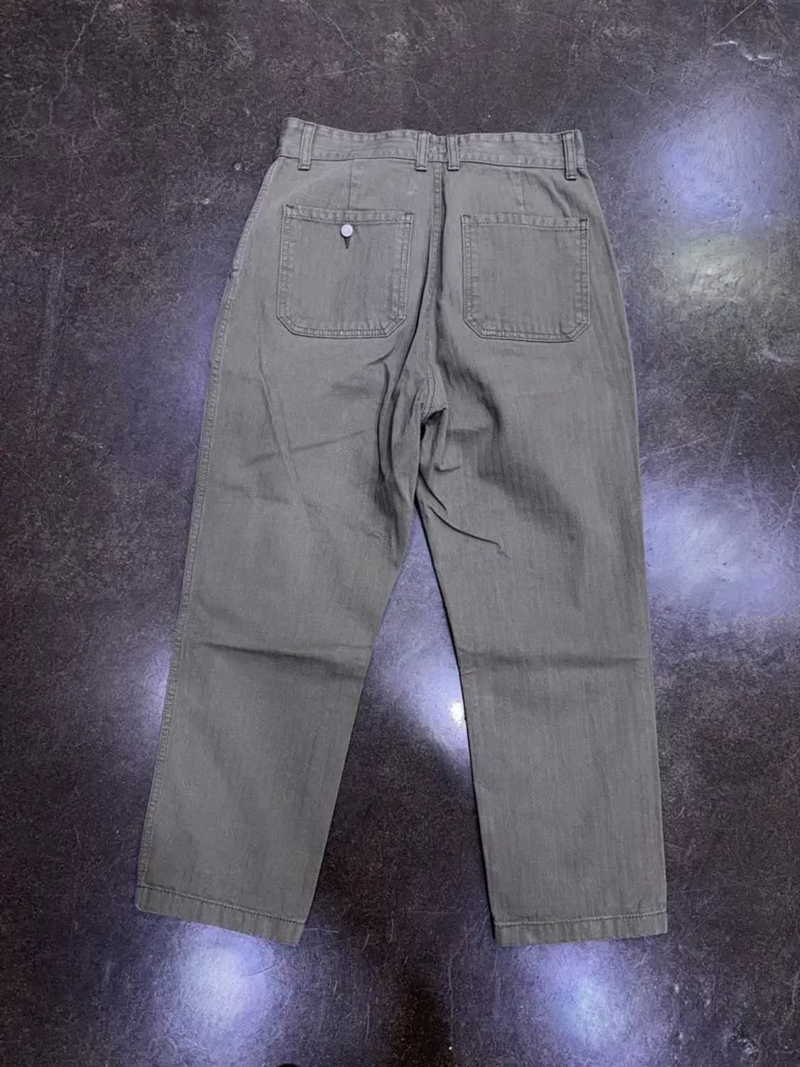 어나더오피스 헤링본 핀턱 오피서 팬츠 올리브 1사이즈 상품이미지2