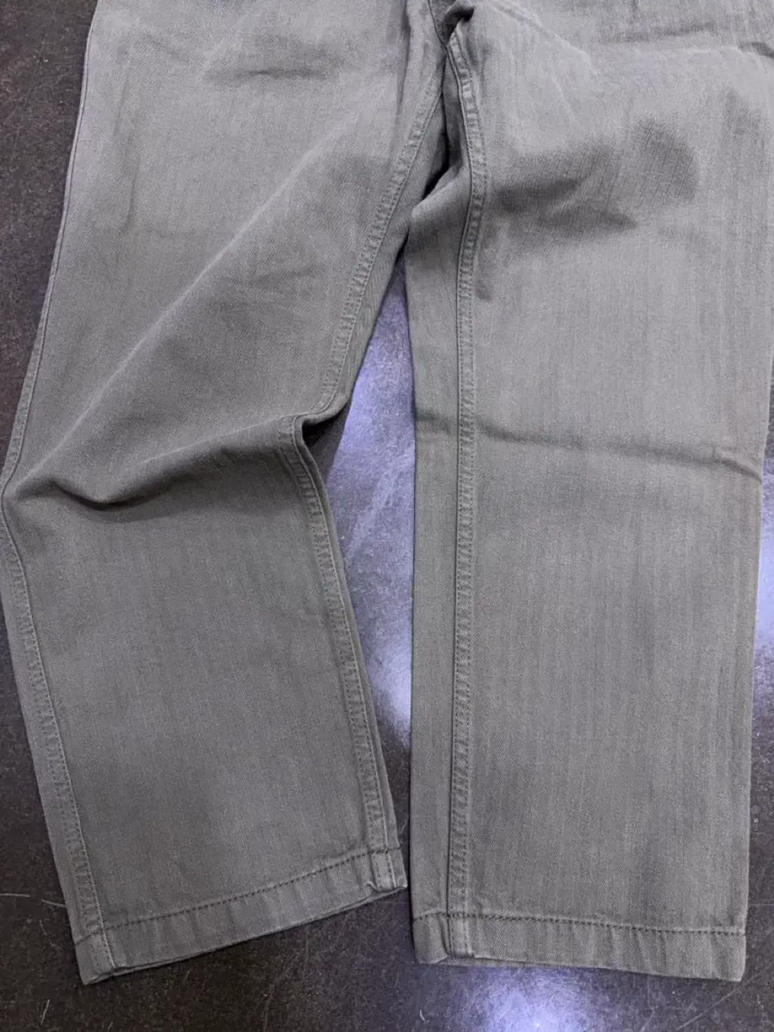 어나더오피스 헤링본 핀턱 오피서 팬츠 올리브 1사이즈 상품이미지5