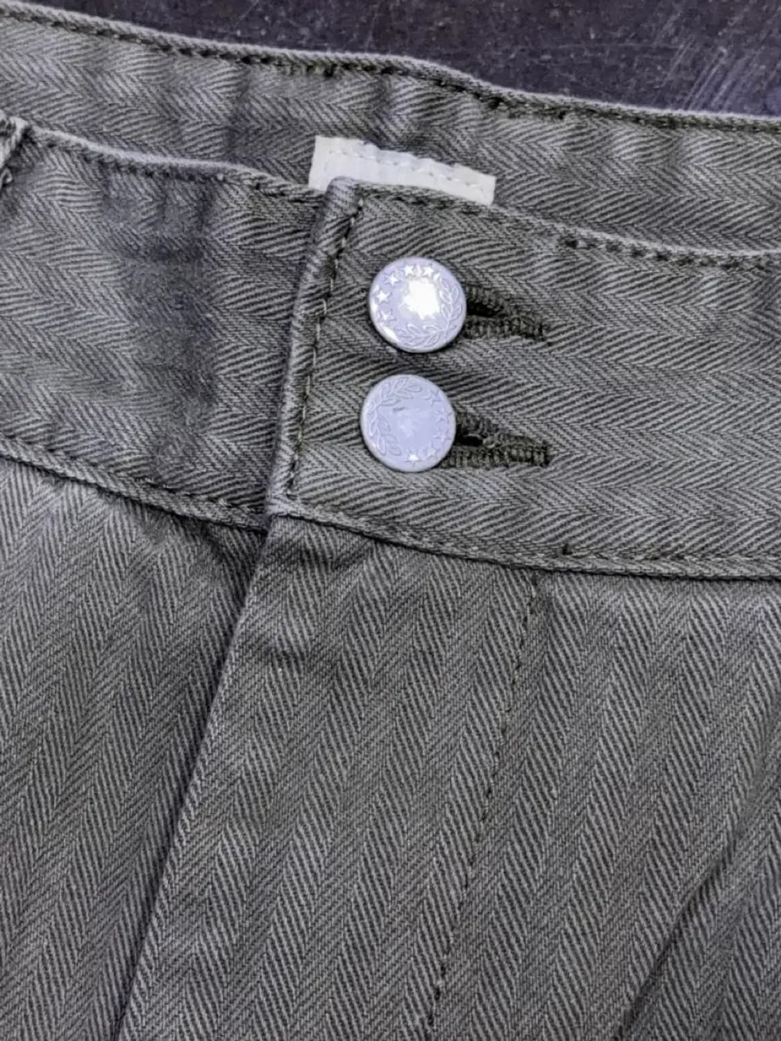 어나더오피스 헤링본 핀턱 오피서 팬츠 올리브 1사이즈 상품이미지8