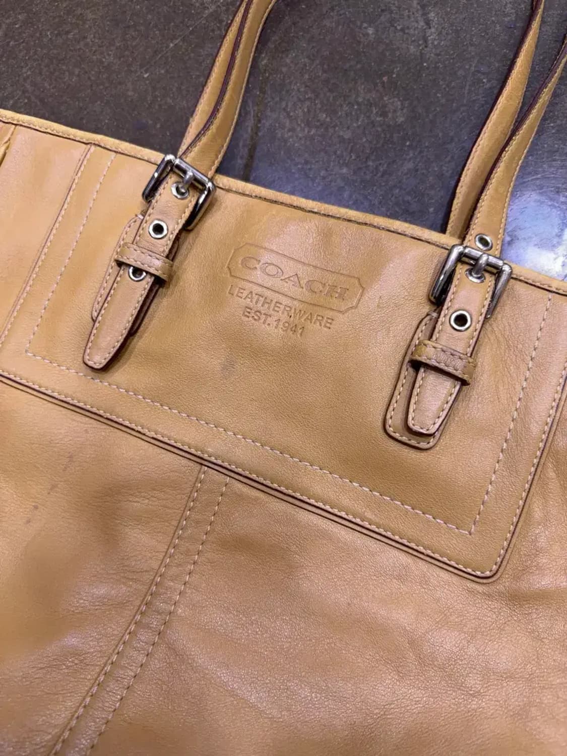 코치 이스트 웨스트 갤러리 토트백 탄 베이지 L 상품이미지4