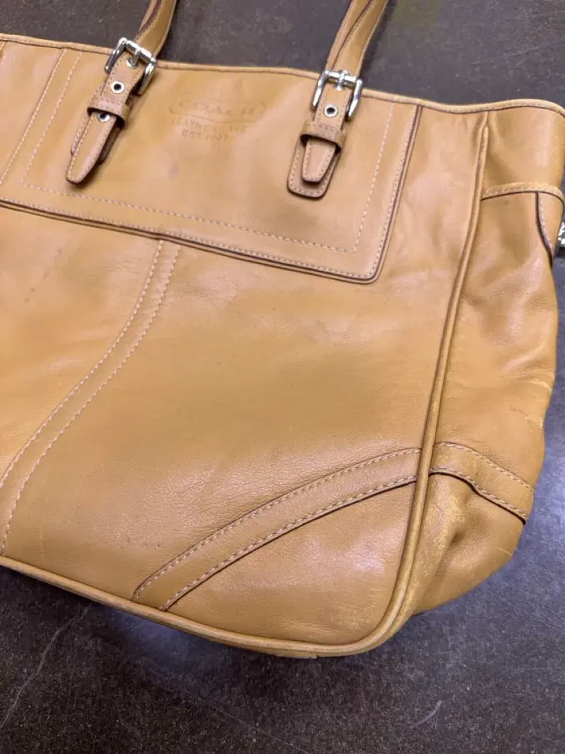 코치 이스트 웨스트 갤러리 토트백 탄 베이지 L 상품이미지5