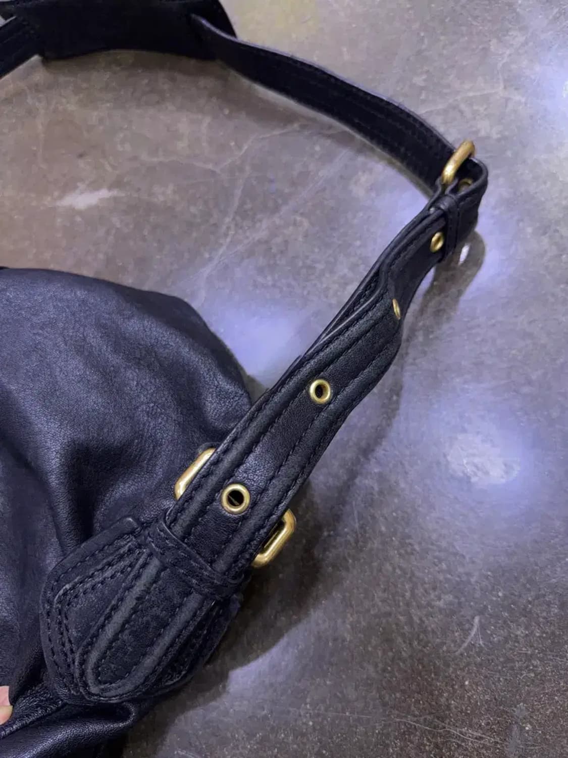 마크 바이 마크제이콥스 펄스 크로스백 레더 블랙 골드 가방 상품이미지6