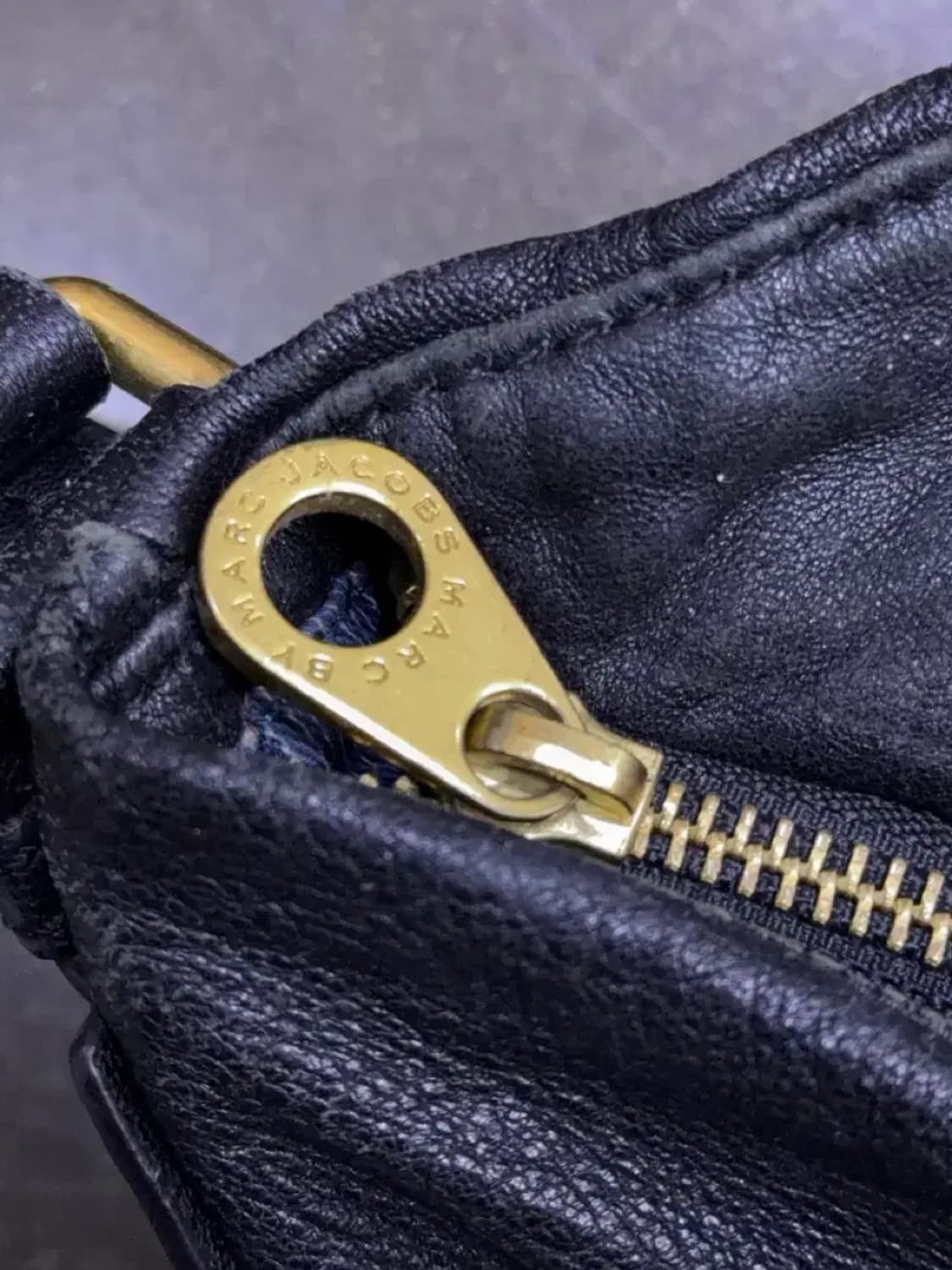 마크 바이 마크제이콥스 펄스 크로스백 레더 블랙 골드 가방 상품이미지7