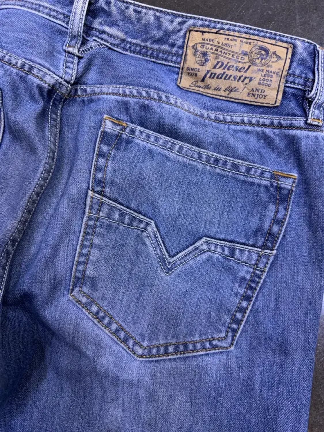 디젤 라키 레귤러 스트레이트핏 빈티지 워싱 데님팬츠 31 상품이미지9