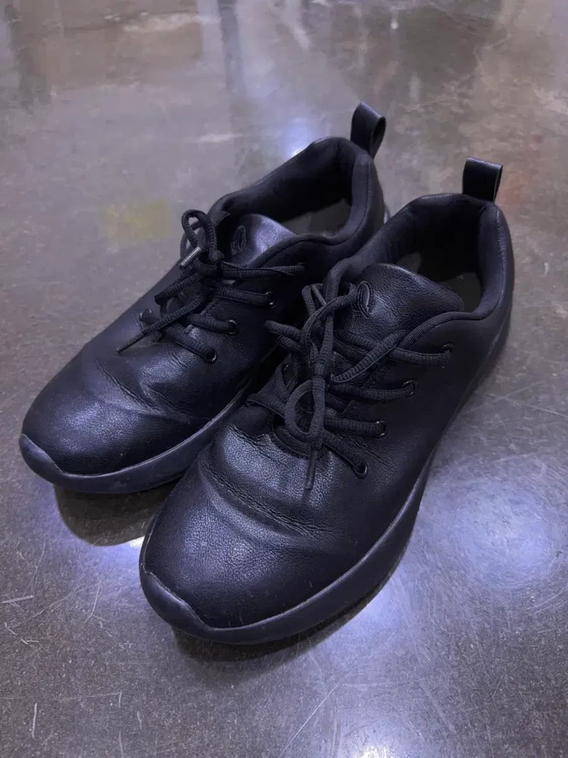 데이워크 컴포트 아치 스니커즈 블랙 265 상품이미지1