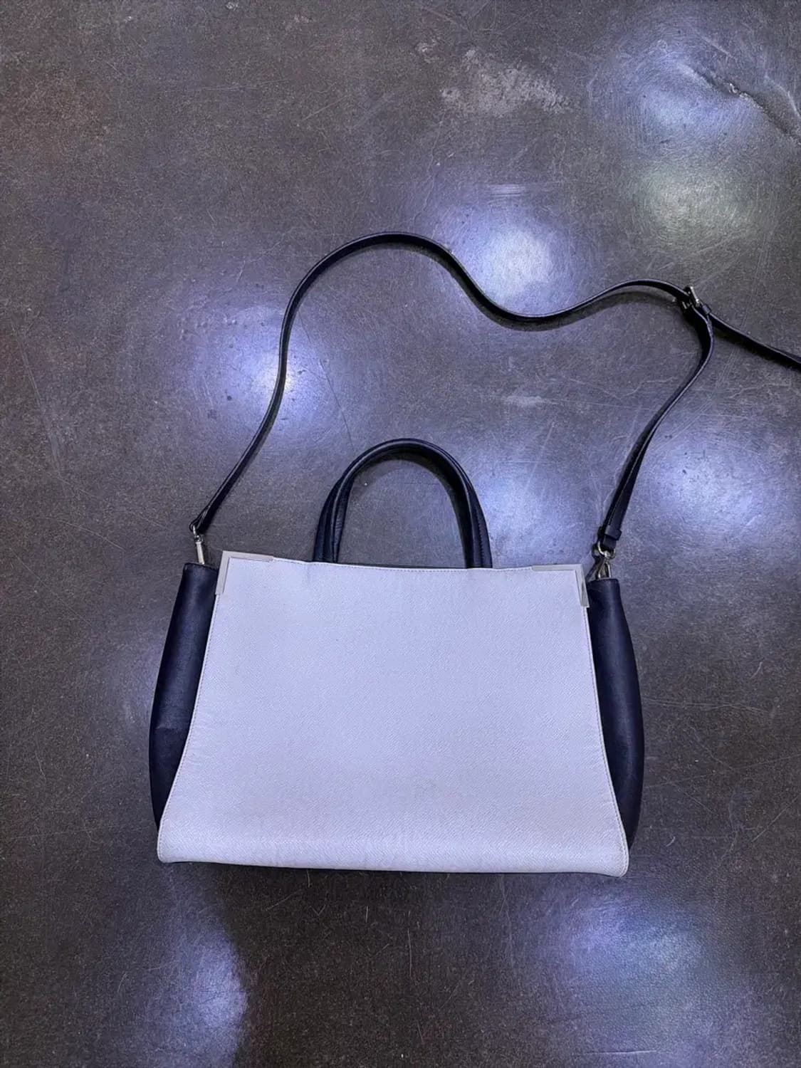 캘빈클라인 소가죽 블럭 블랙 화이트 콤비 컨템포러리 미니멀 투웨이 백 상품이미지2