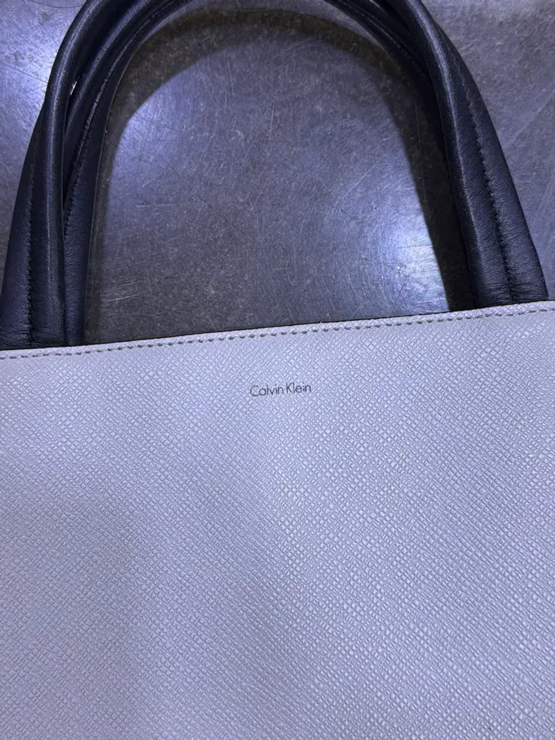 캘빈클라인 소가죽 블럭 블랙 화이트 콤비 컨템포러리 미니멀 투웨이 백 상품이미지3