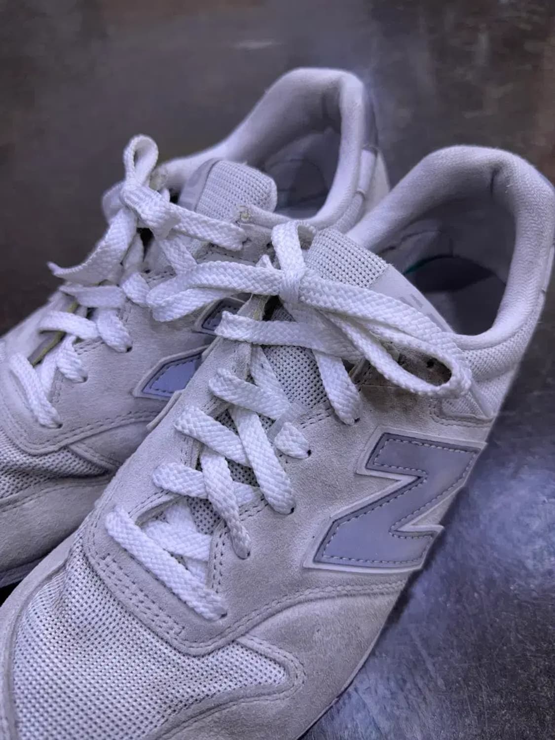 뉴발란스 996 스웨이드 그레이 스니커즈 270 상품이미지4