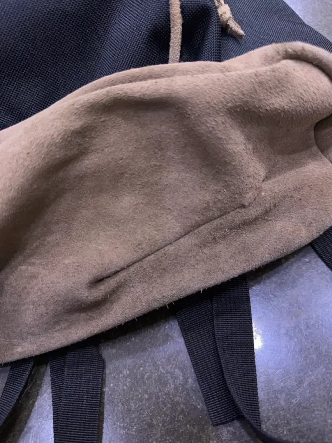 잔스포츠 라이트 스웨이드 블랙 캐쥬얼 백팩 상품이미지6