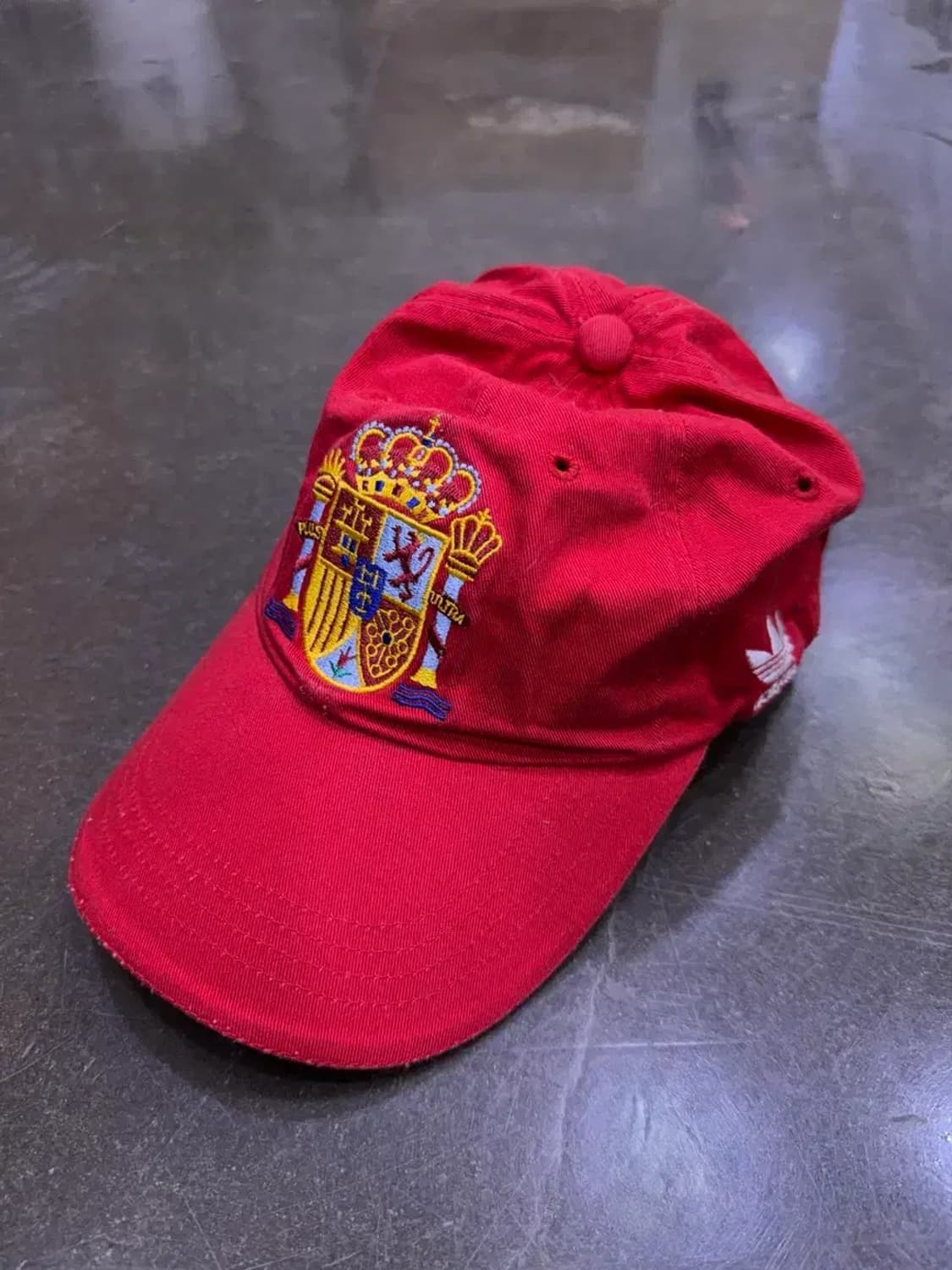 아디다스 오리지널 스페인 국가대표 엠블럼 볼캡 레드 상품이미지1