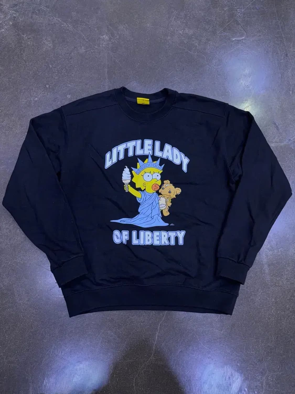 아크메드라비 x 심슨 가족 매기 오브 리버티 맨투맨 블랙 1 상품이미지1