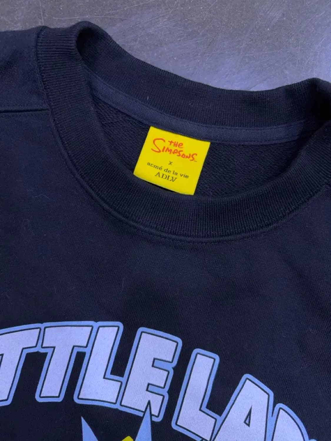 아크메드라비 x 심슨 가족 매기 오브 리버티 맨투맨 블랙 1 상품이미지5