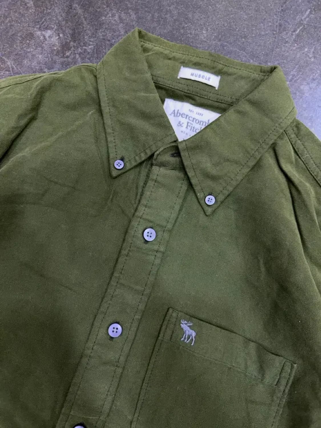 아베크롬비 앤 피치 버튼다운 캐쥬얼 머슬핏 옥스포드 셔츠 올리브 M 상품이미지3