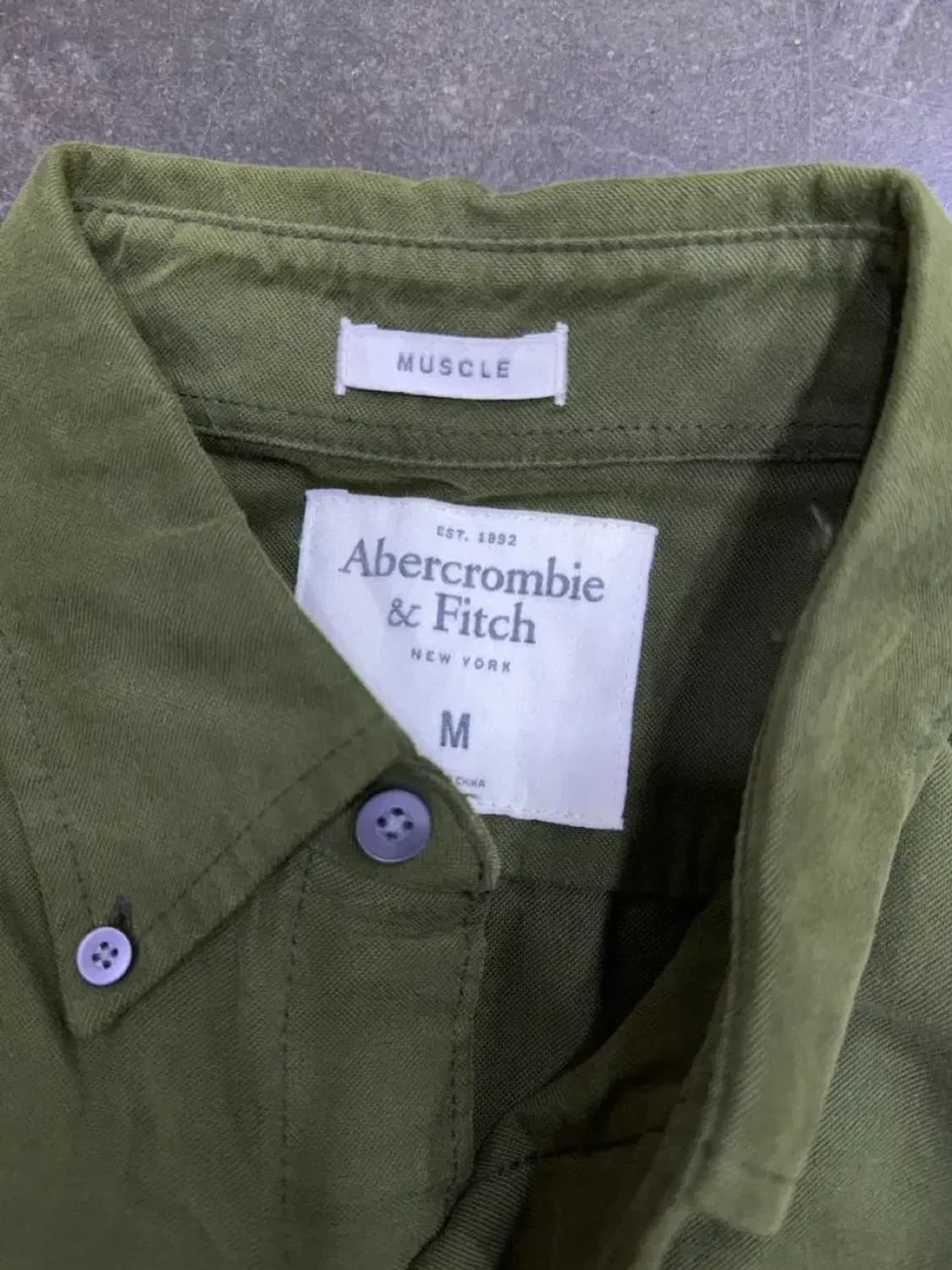 아베크롬비 앤 피치 버튼다운 캐쥬얼 머슬핏 옥스포드 셔츠 올리브 M 상품이미지6