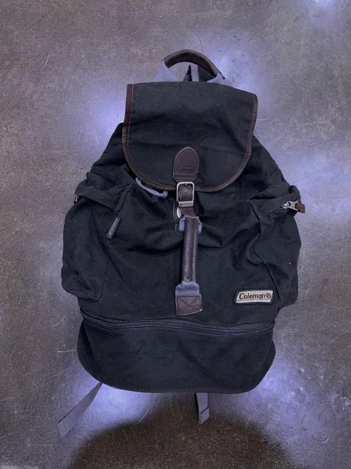 콜맨 캔버스 가죽 배색 아웃도어 멀티 백팩 다크 올리브 상품이미지1