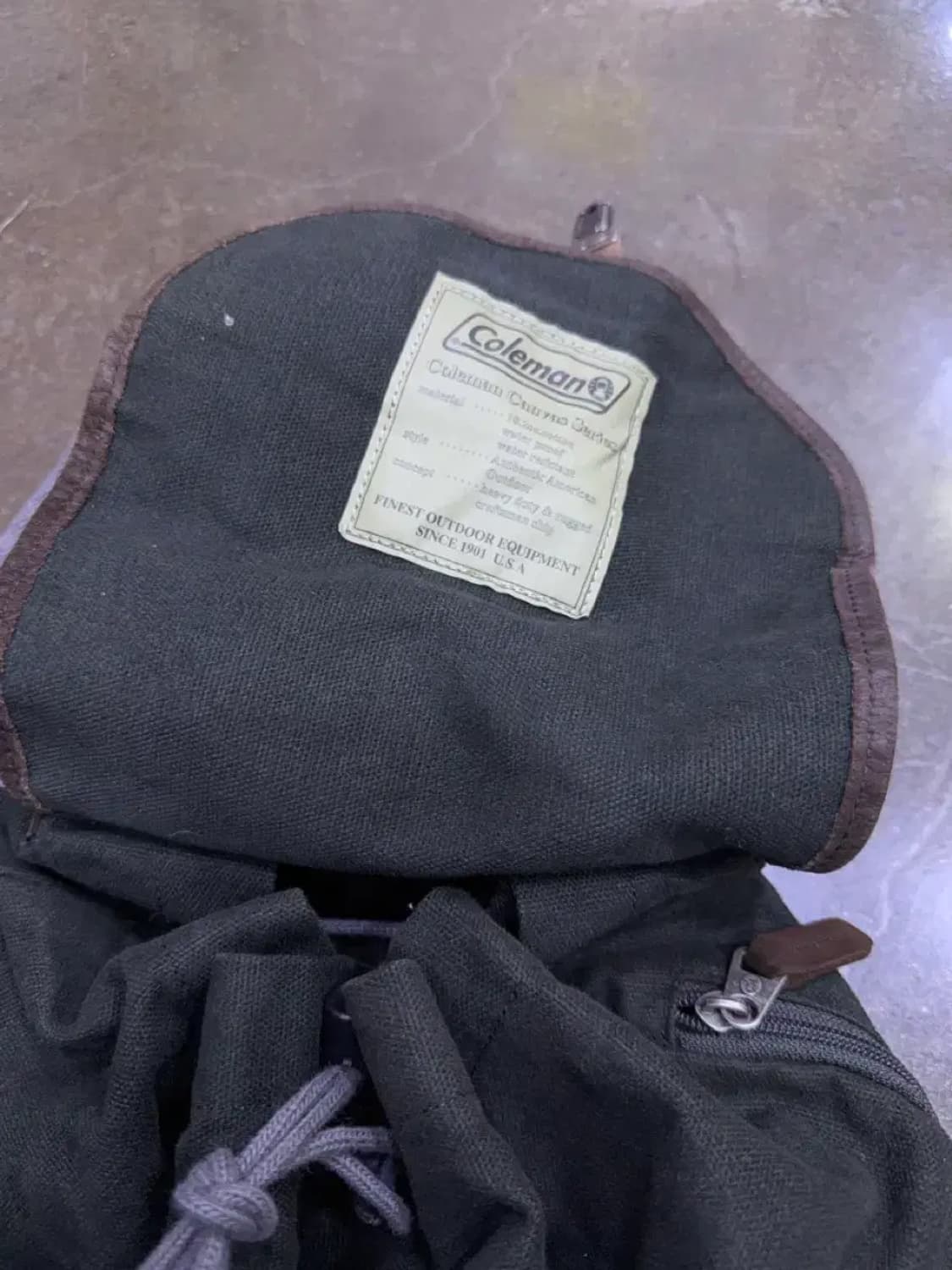 콜맨 캔버스 가죽 배색 아웃도어 멀티 백팩 다크 올리브 상품이미지10