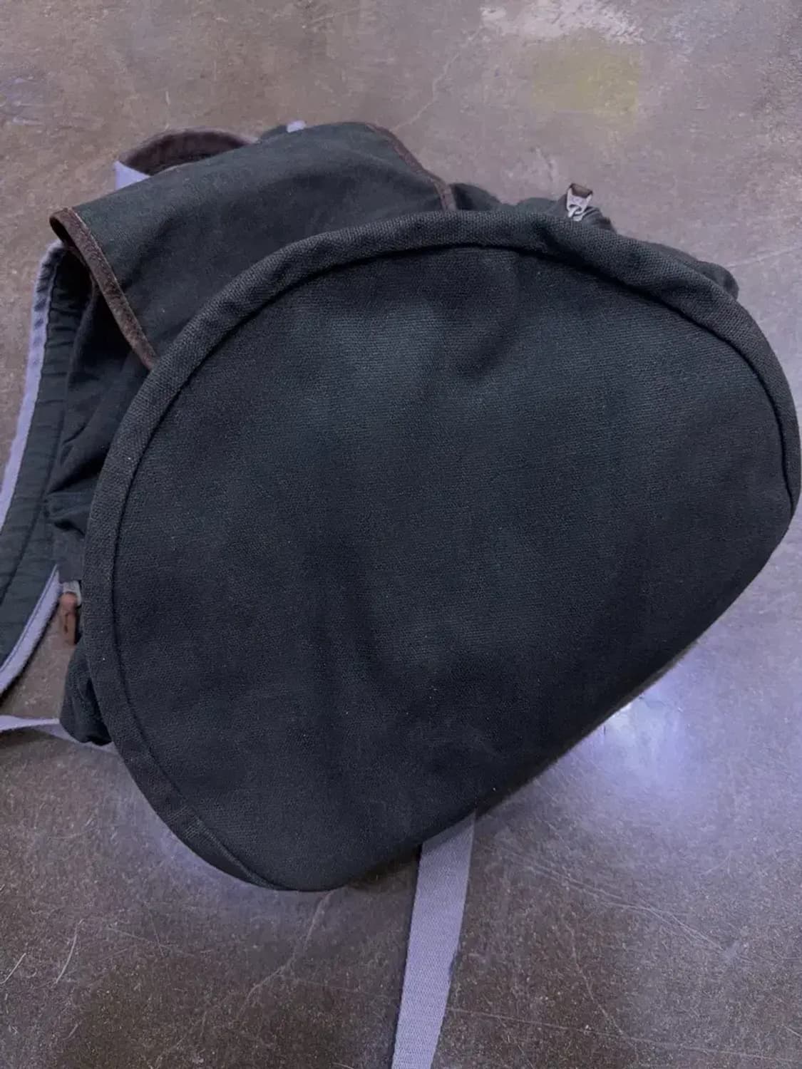 콜맨 캔버스 가죽 배색 아웃도어 멀티 백팩 다크 올리브 상품이미지5