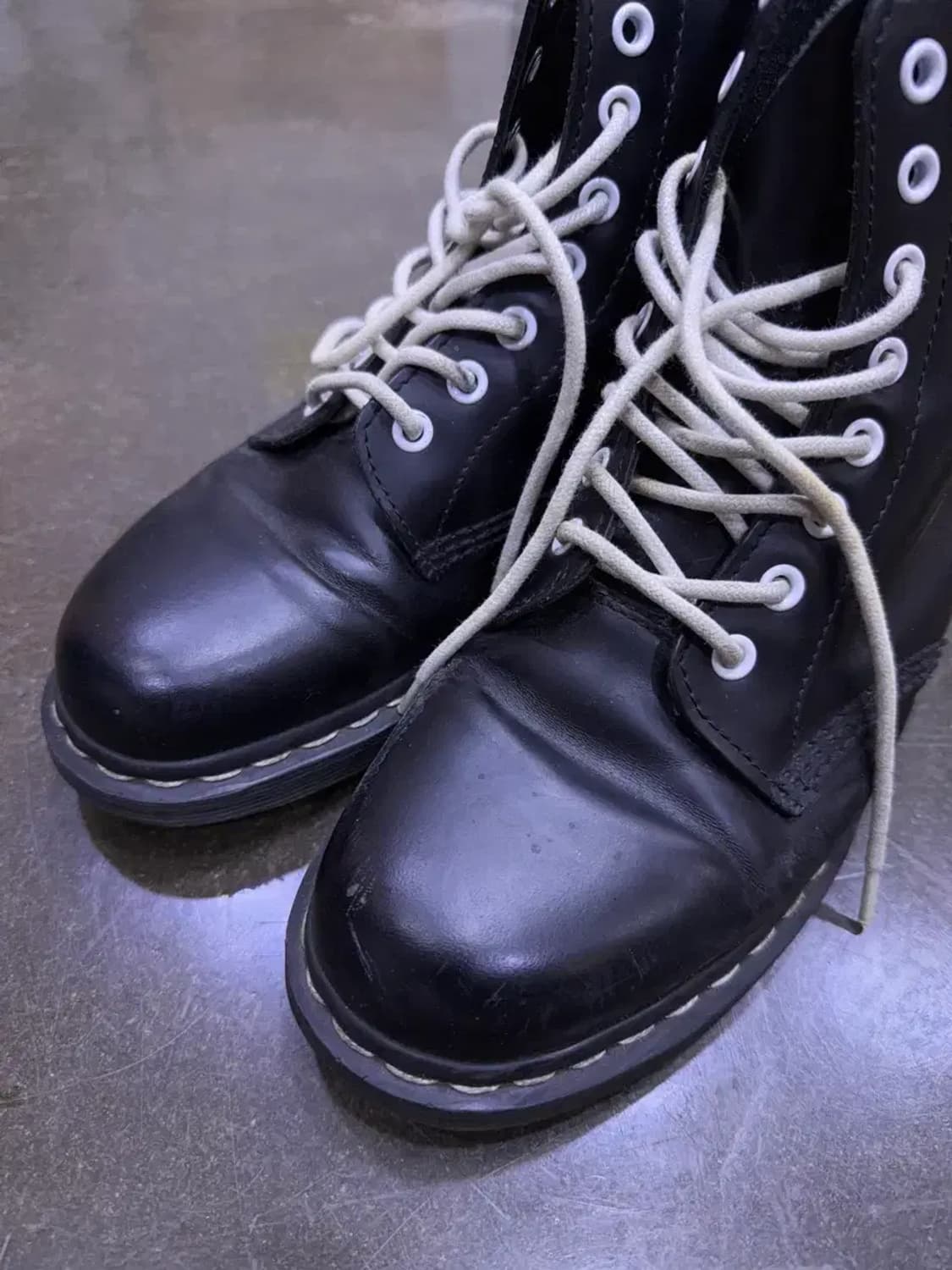 닥터마틴 파스칼 8홀 화이트 스티치 워커 부츠 260 상품이미지3