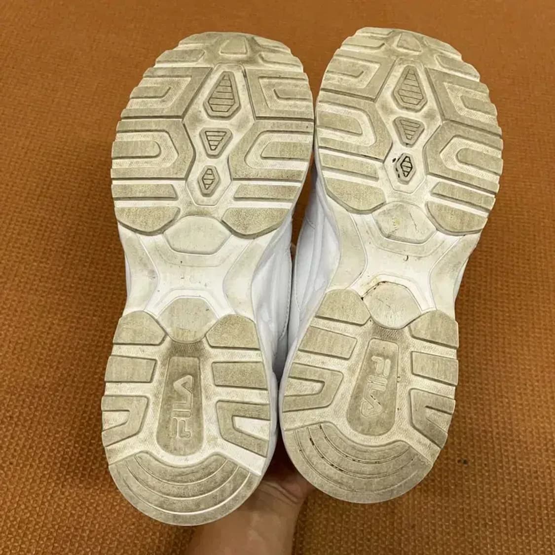 필라 FILA 화이트 스니커즈 운동화 신발 240 G08427 상품이미지4