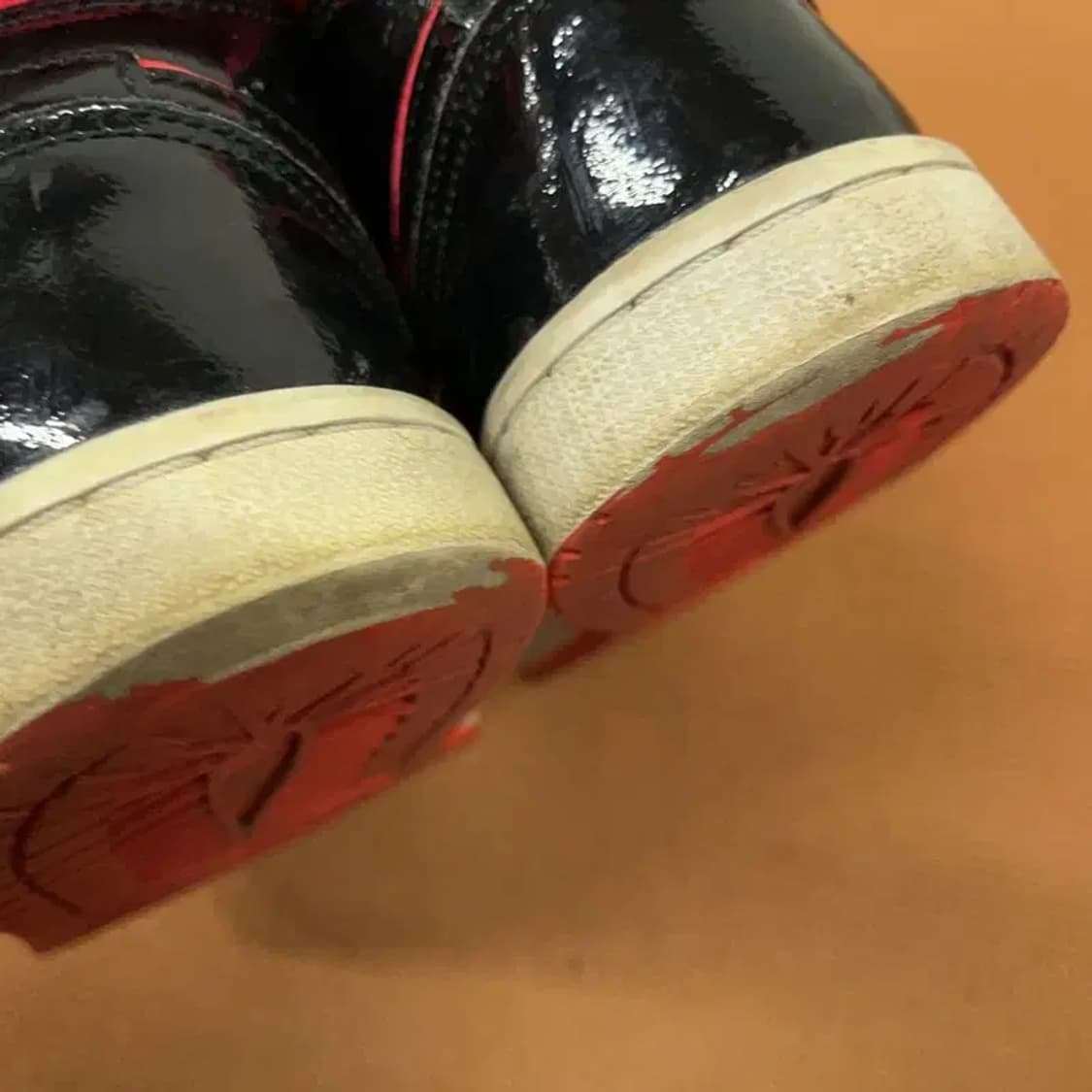 나이키 에어조던 1 미드 우먼스 검빨 스니커즈 신발 240 G08440 상품이미지6