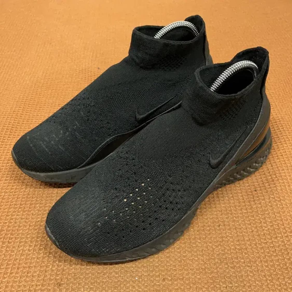 나이키 라이즈 리액트 플라이니트 트리플블랙 스니커즈 245 G08446 상품이미지1