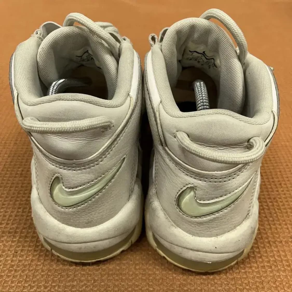 나이키 업템포 에어모어 라이트본 스니커즈 신발 260 G08448 상품이미지2