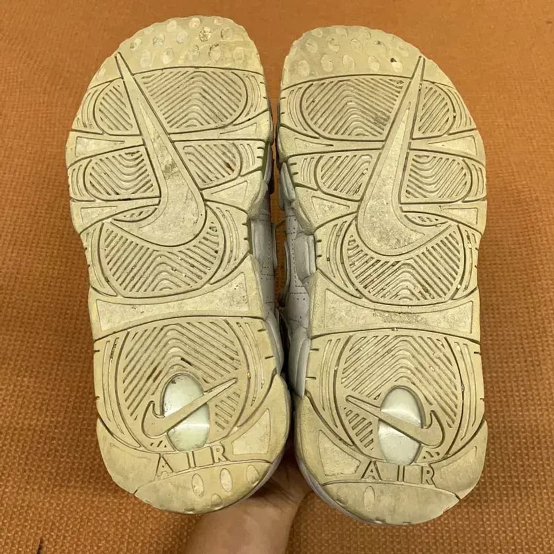 나이키 업템포 에어모어 라이트본 스니커즈 신발 260 G08448 상품이미지3