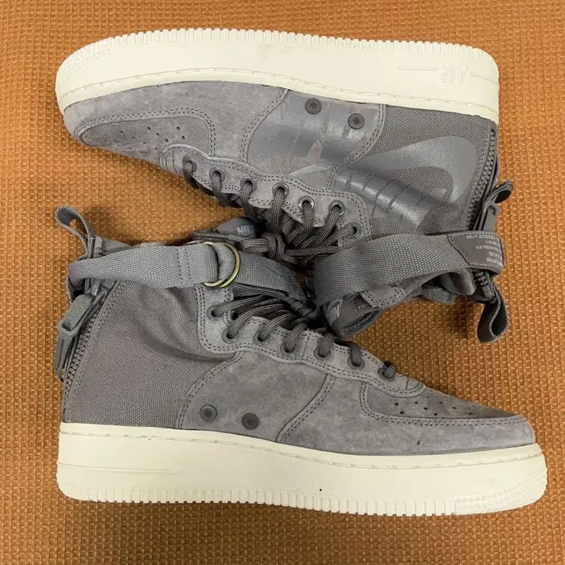 나이키 SF 에어포스 1 미드 건스모크 255 G08461 상품이미지3
