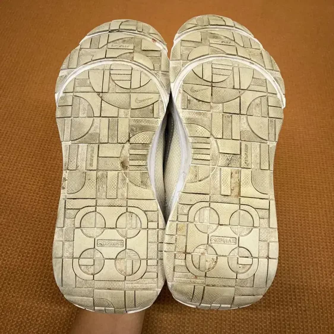 나이키 우먼스 에어맥스 인터락 라이트 운동화 신발 245 G08470 상품이미지4